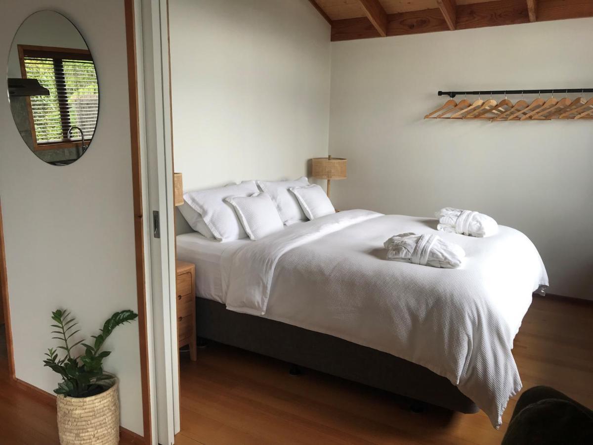 Adrift In Golden Bay- Absolute Beachfront Villas (Adults Only) كولينغوود المظهر الخارجي الصورة