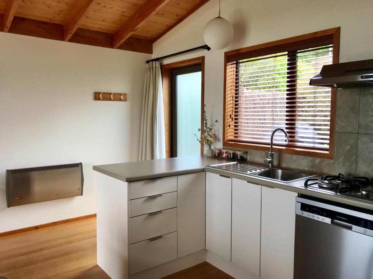 Adrift In Golden Bay- Absolute Beachfront Villas (Adults Only) كولينغوود المظهر الخارجي الصورة