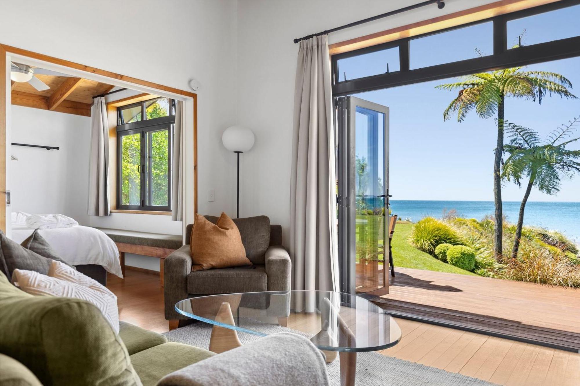 Adrift In Golden Bay- Absolute Beachfront Villas (Adults Only) كولينغوود المظهر الخارجي الصورة