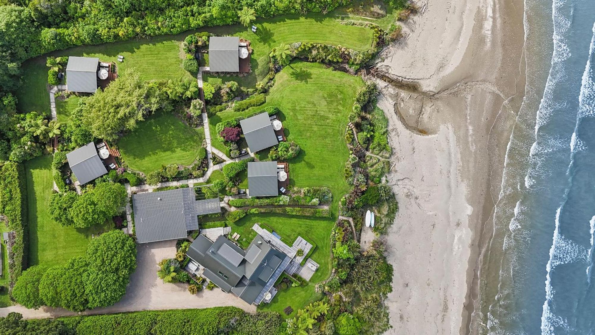 Adrift In Golden Bay- Absolute Beachfront Villas (Adults Only) كولينغوود المظهر الخارجي الصورة