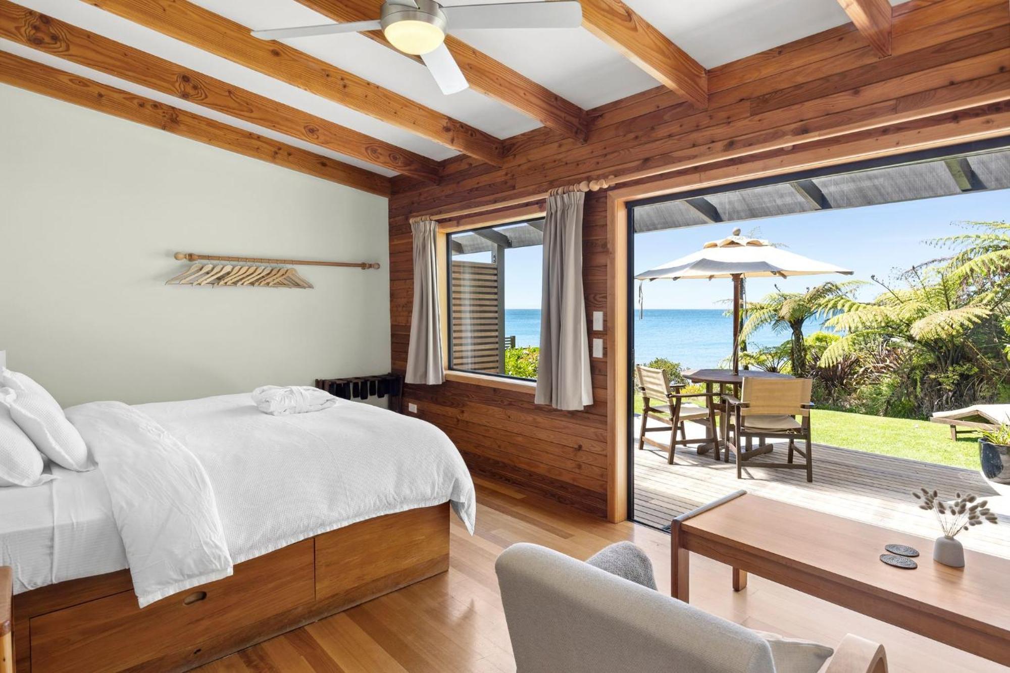 Adrift In Golden Bay- Absolute Beachfront Villas (Adults Only) كولينغوود المظهر الخارجي الصورة