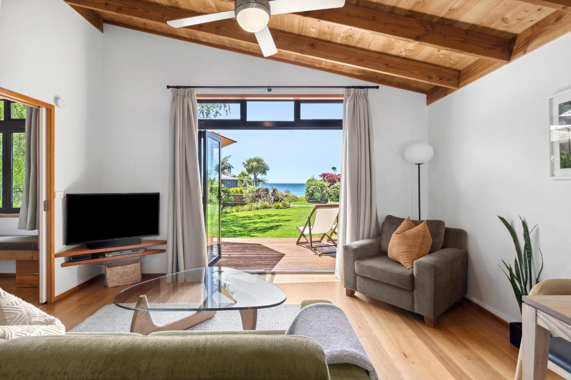 Adrift In Golden Bay- Absolute Beachfront Villas (Adults Only) كولينغوود المظهر الخارجي الصورة